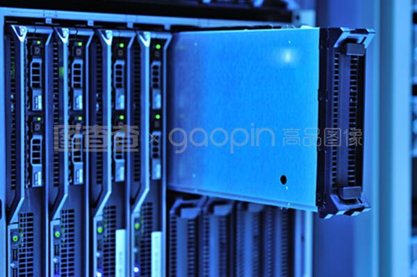 網絡服務器與云計算裝備技術服務 驅動數字化轉型的雙引擎